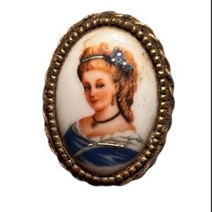 Mid-Century Goldette Porcelain Cameo Brooch in Brass Frame Made in France